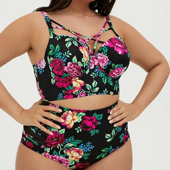 💕SOLD💕 Torrid BLACK FLORAL LATTICE UNDERWIRE BIKINI TOP - Picture 2 of 5